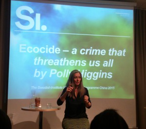 Polly Higgins talar om ecocide hos Svenska Institutet.